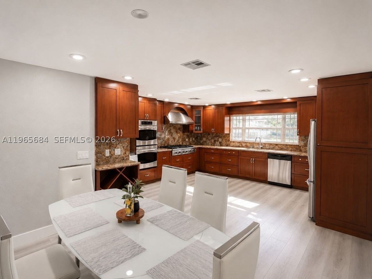 901 Sw 121st Ave - Photo 7 of 14