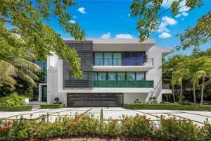 featured image of 420 N Hibiscus Dr