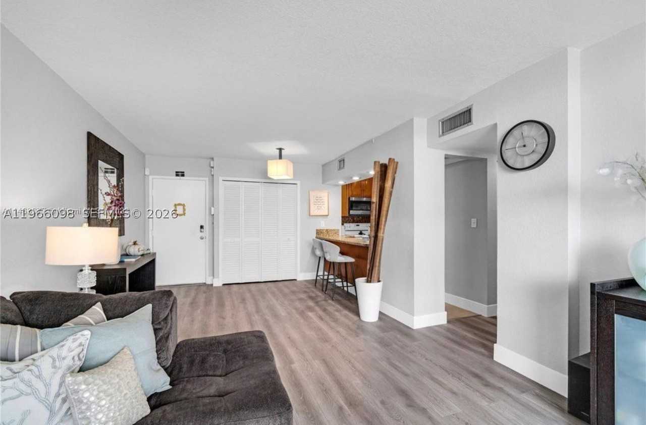 830 Nw 87th Ave #303 - Photo 5 of 26