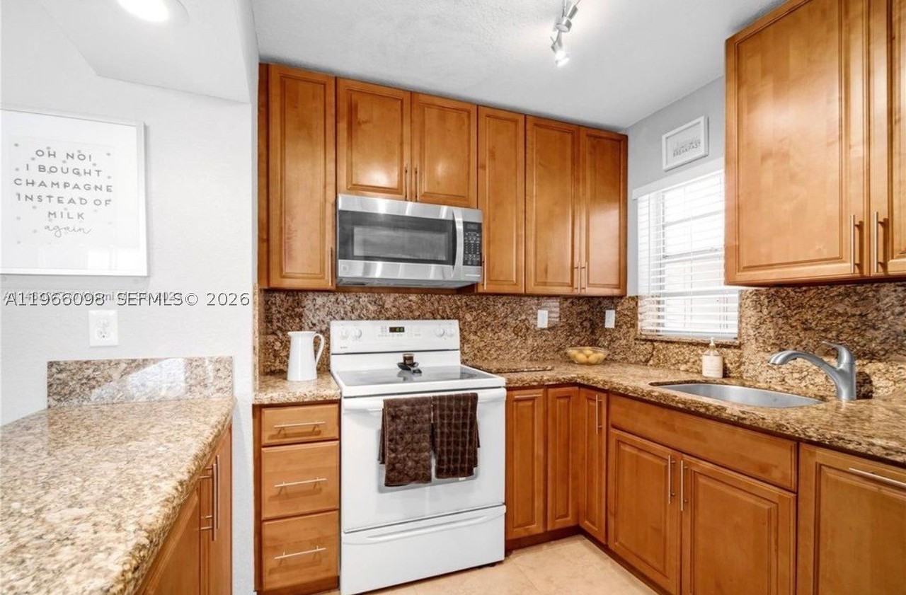 830 Nw 87th Ave #303 - Photo 6 of 26