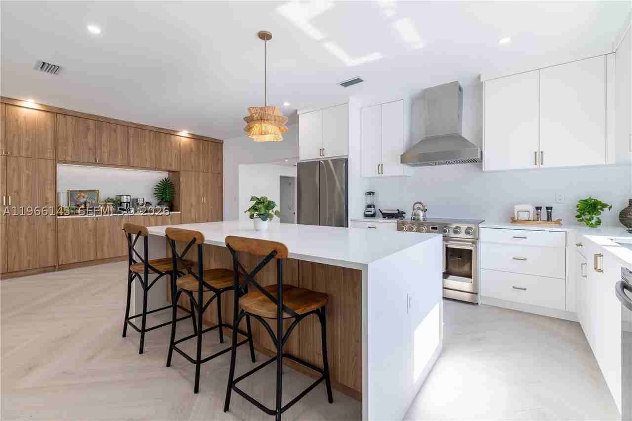 1420 Sw 17th St #0 - Photo 5 of 49