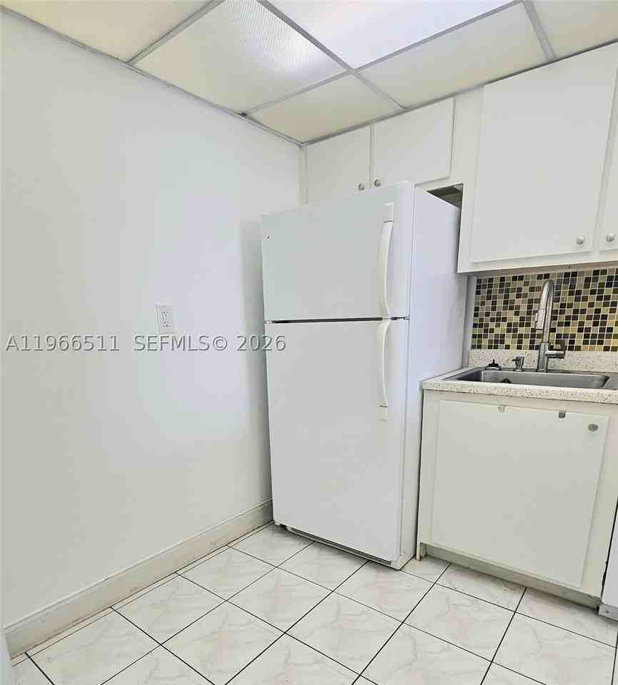 1000 Parkview Dr #605 - Photo 4 of 22