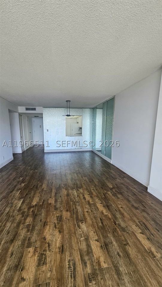 1000 Parkview Dr #605 - Photo 6 of 22