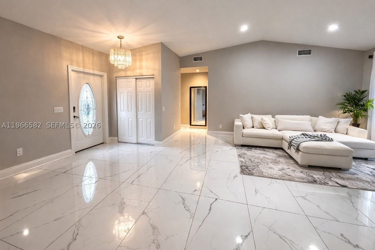 20888 Sugarloaf Ln - Photo 3 of 25