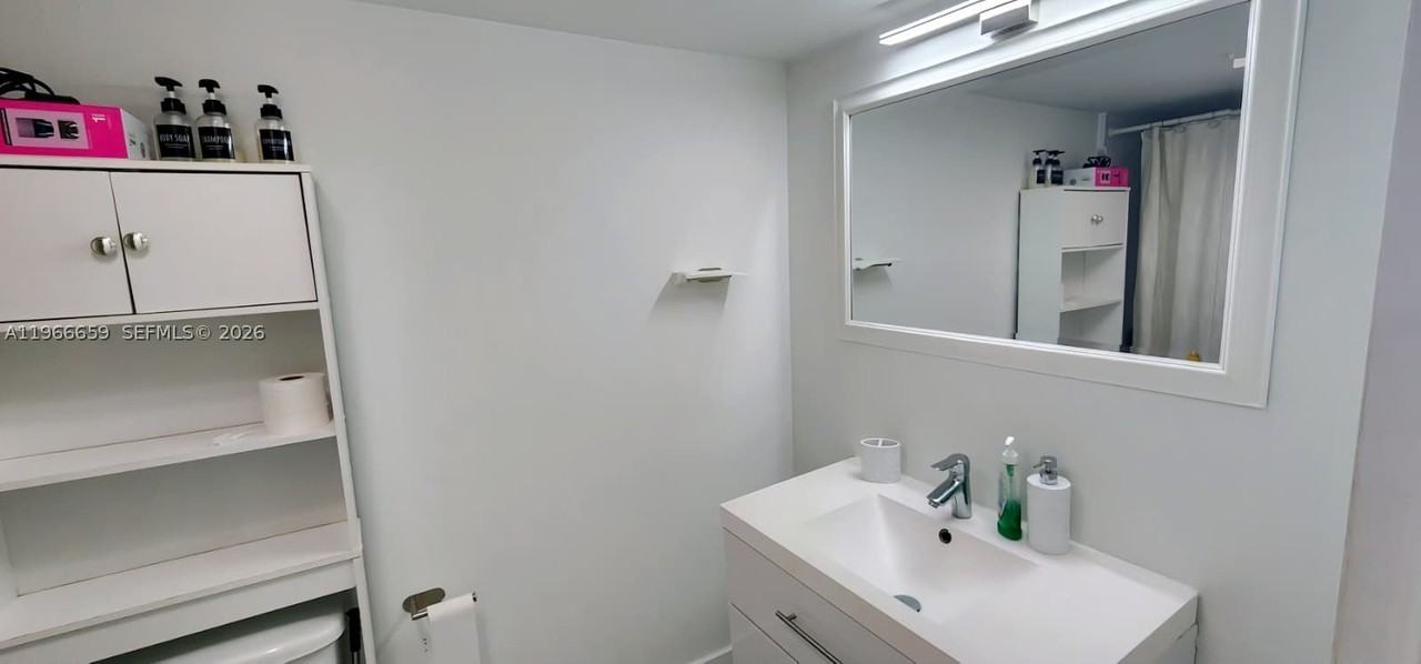 555 Ne 15th St #516 - Photo 5 of 7