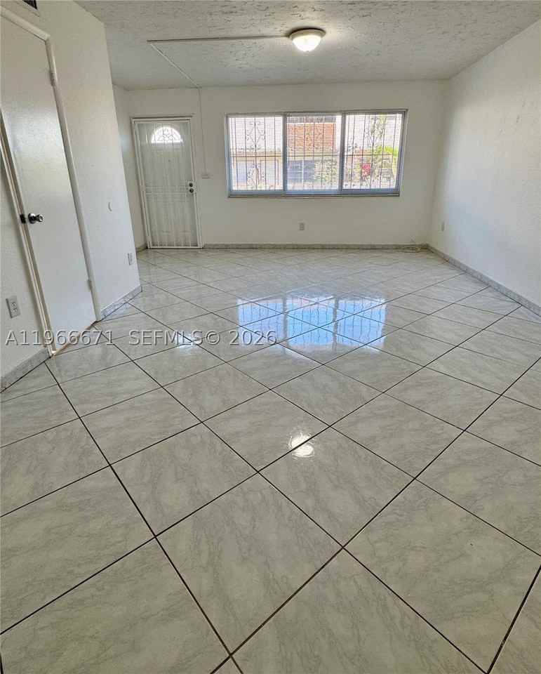 1481 Ne 150th St #102 - Photo 4 of 29