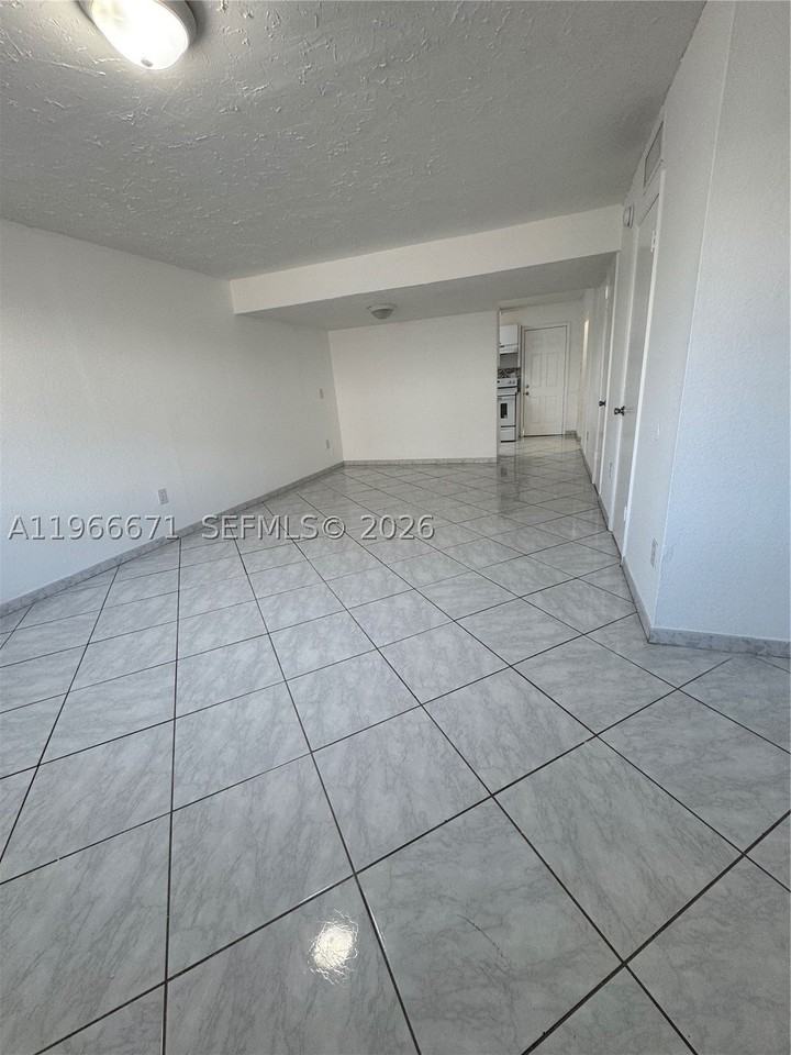1481 Ne 150th St #102 - Photo 5 of 29