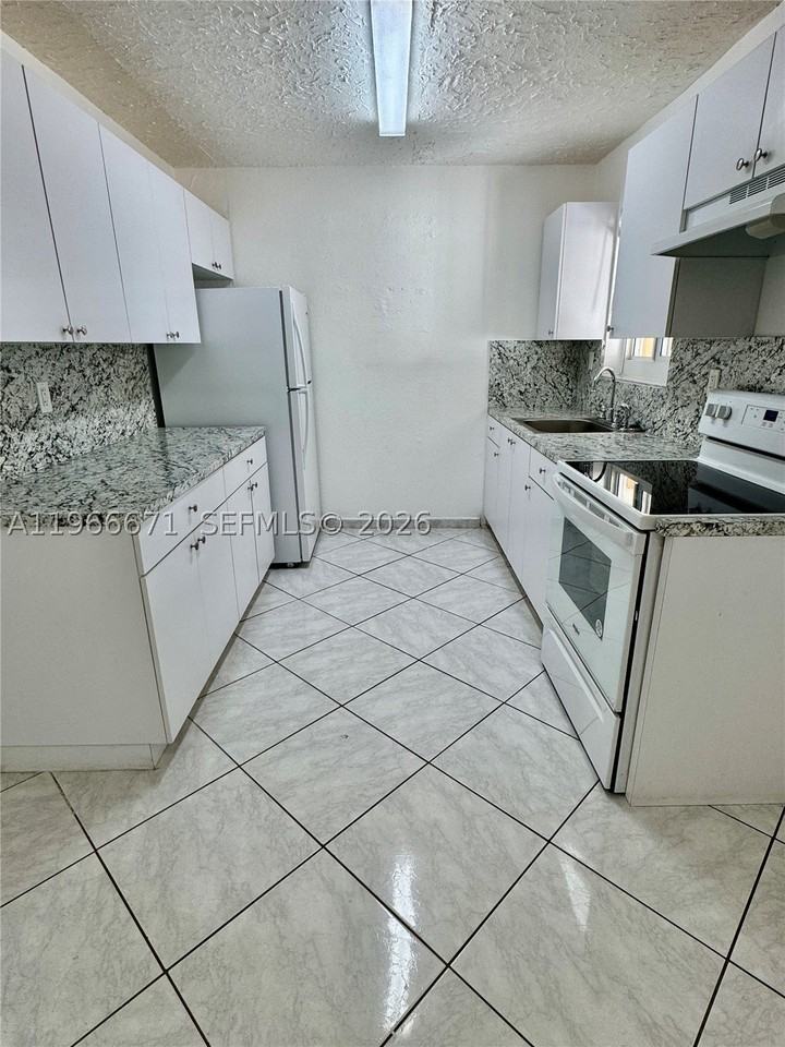1481 Ne 150th St #102 - Photo 7 of 29