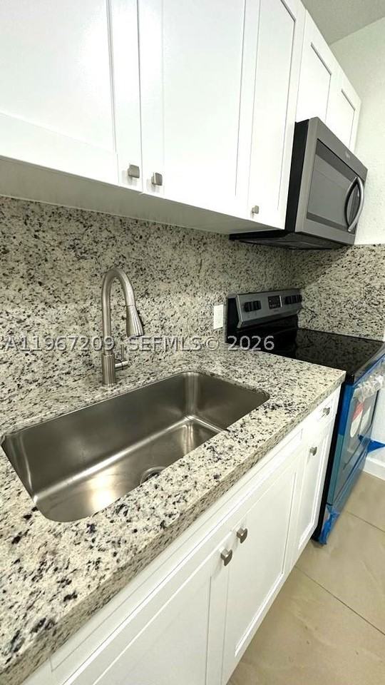 1770 Nw 19th Ter #G - Photo 4 of 12