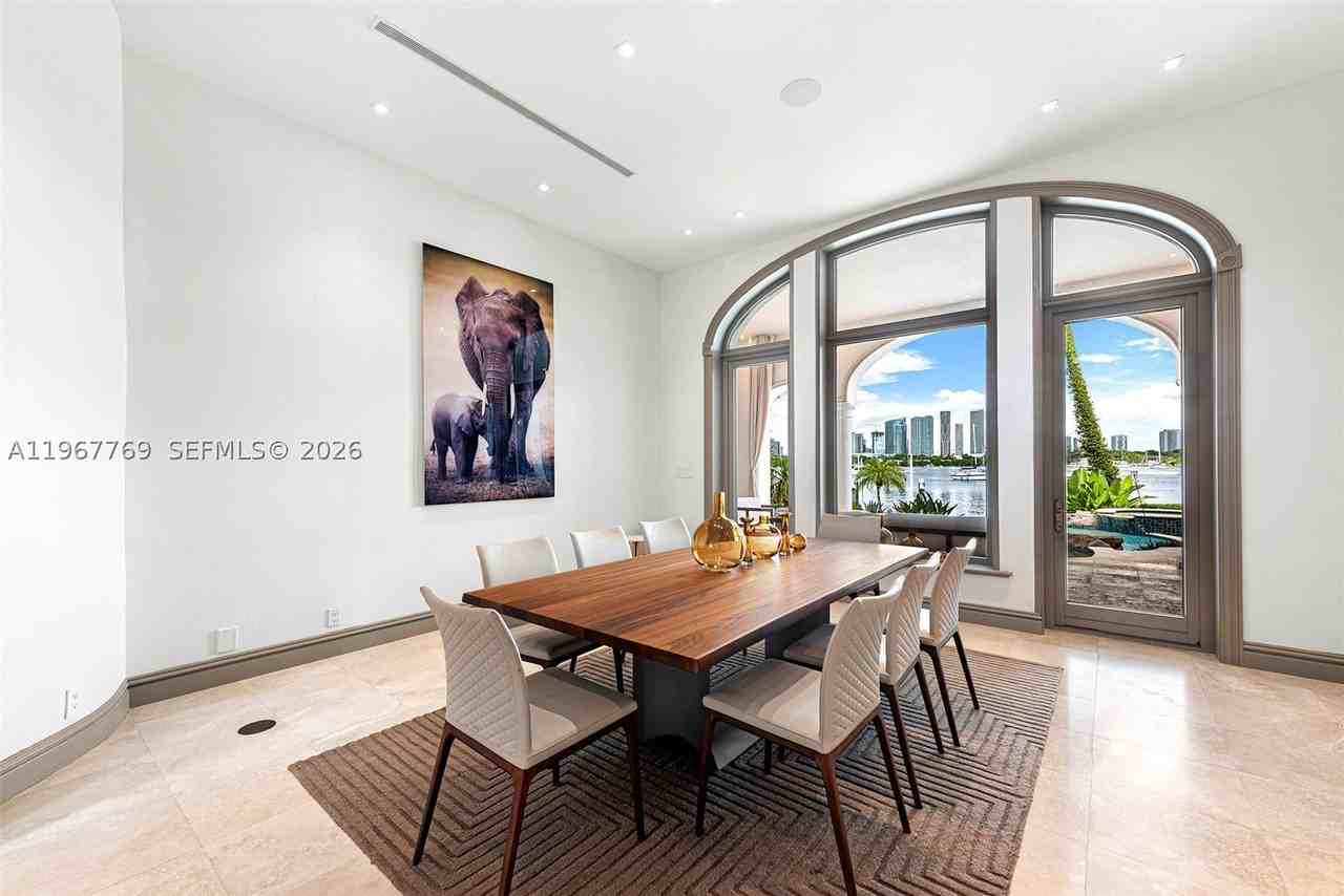 432 S Hibiscus Dr - Photo 6 of 50