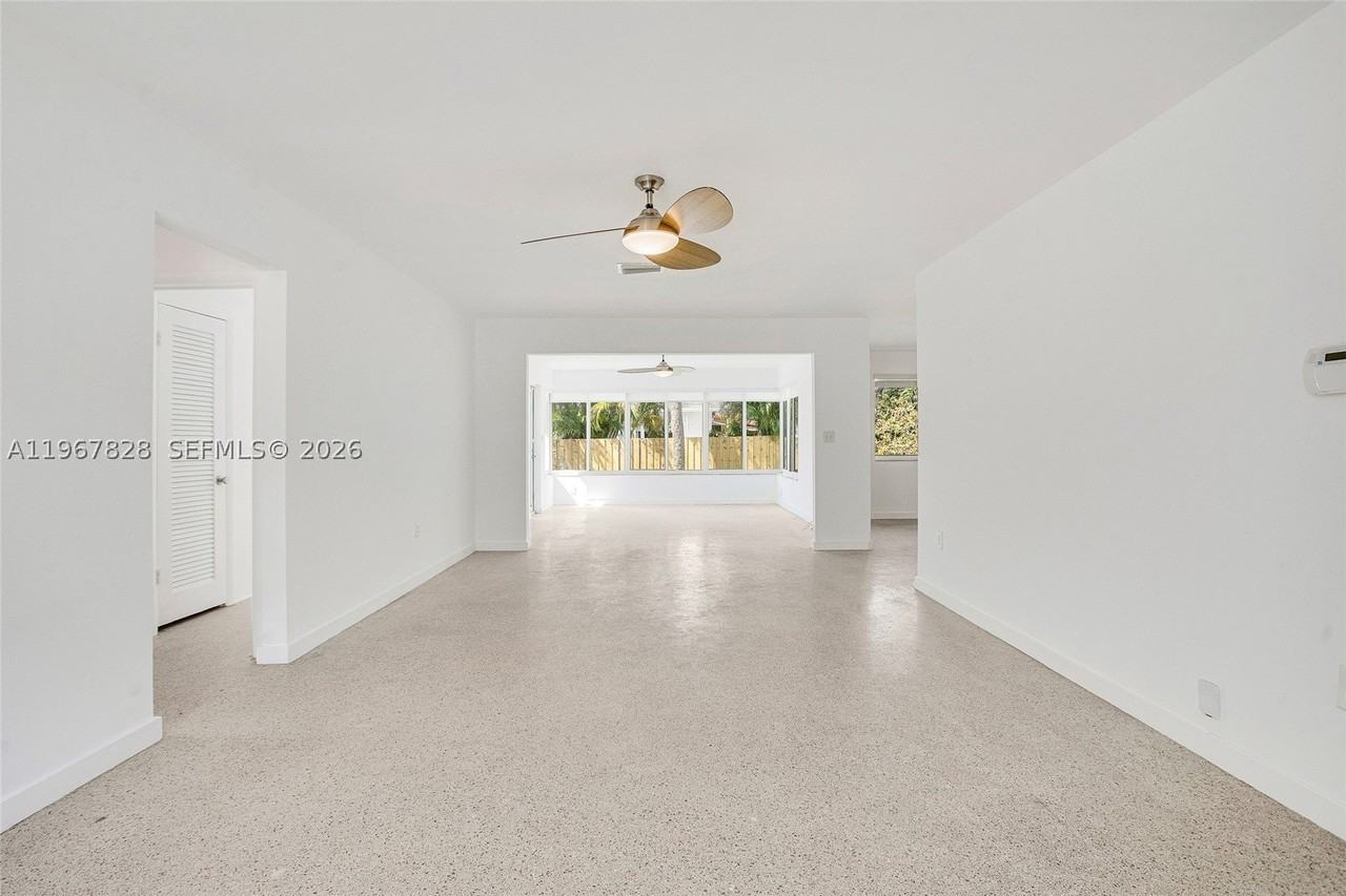 9372 Abbott Ave - Photo 3 of 25