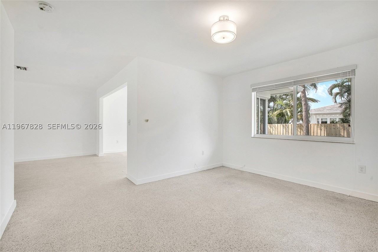 9372 Abbott Ave - Photo 5 of 25