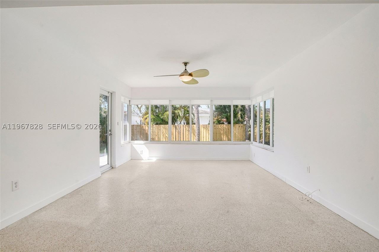 9372 Abbott Ave - Photo 6 of 25