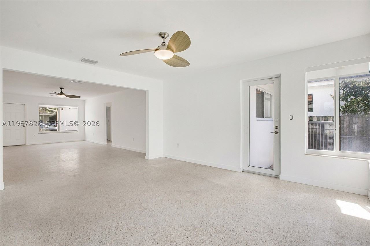 9372 Abbott Ave - Photo 7 of 25
