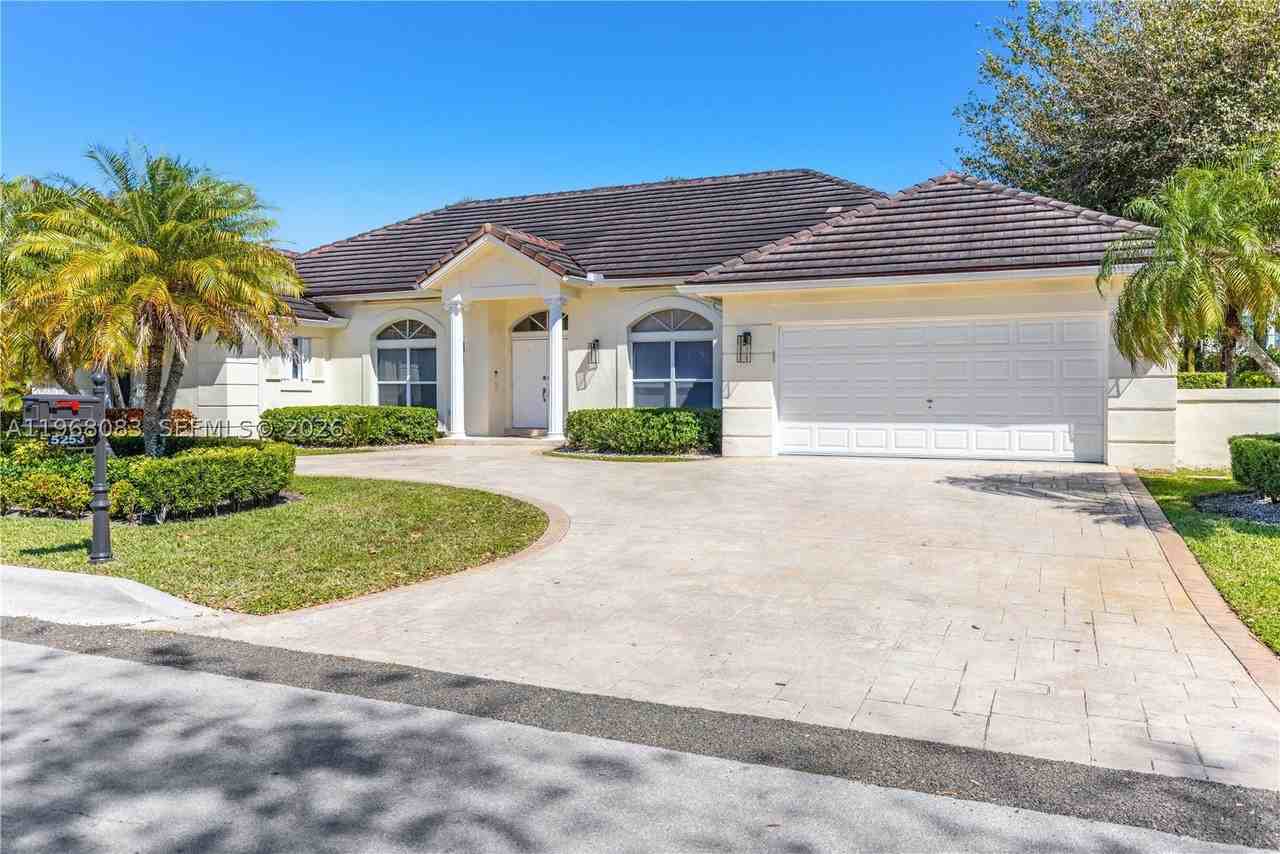 5253 Nw 94th Doral Pl #5253 - Photo 2 of 50