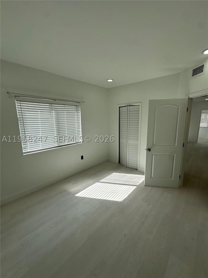 109 Nw 6th Ave #5 - Photo 4 of 6