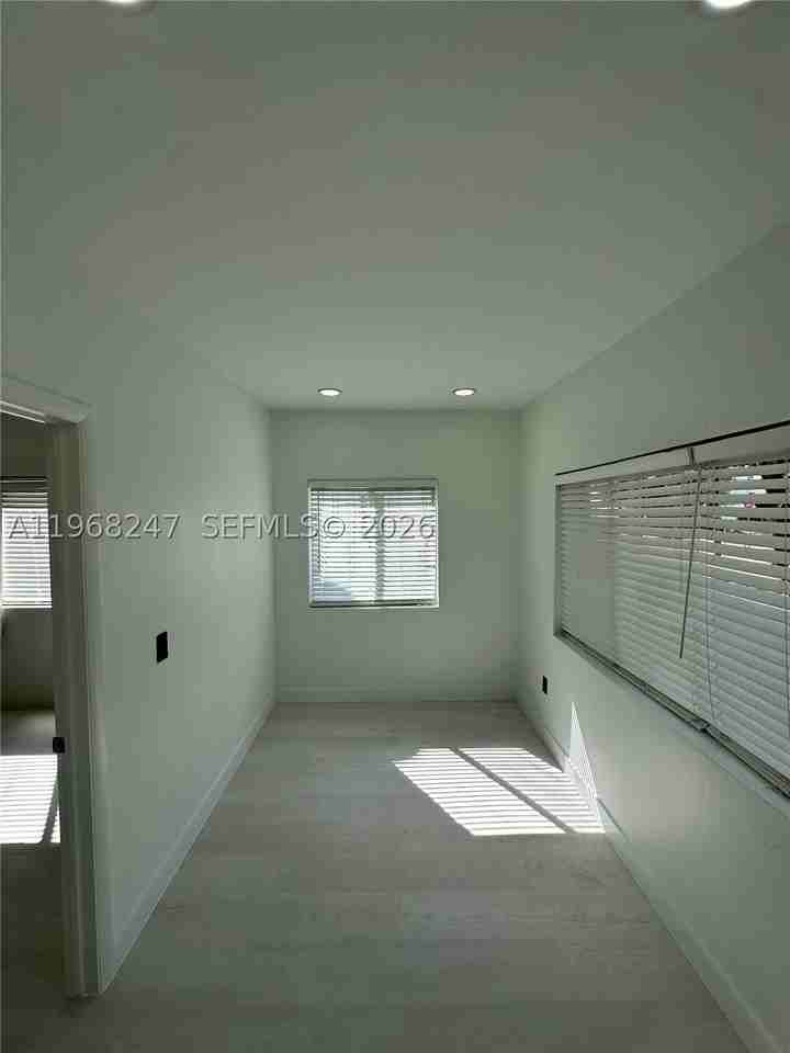109 Nw 6th Ave #5 - Photo 5 of 6