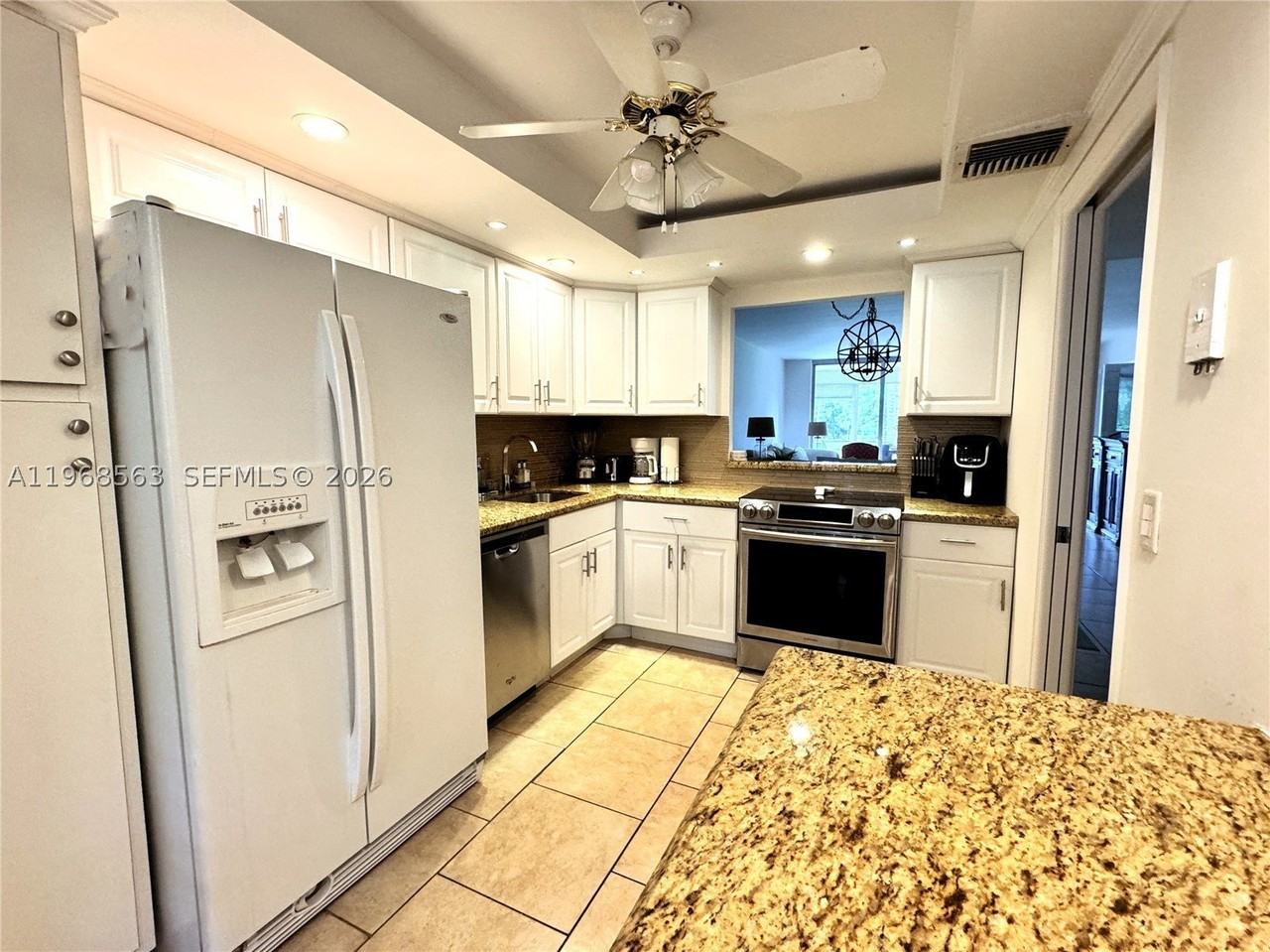 901 W Cypress Ln #201 - Photo 5 of 31
