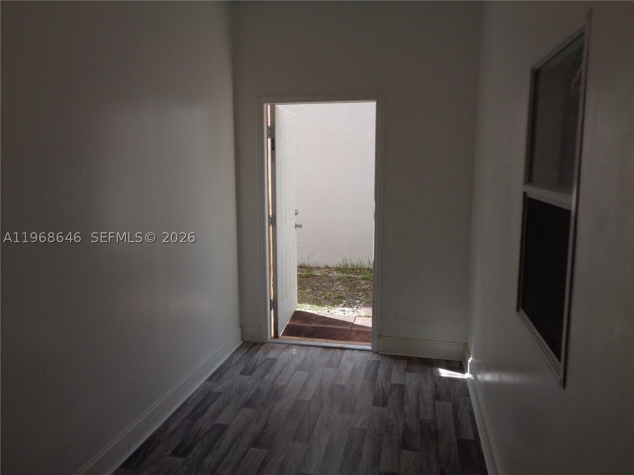 2060 Se 14th St - Photo 7 of 21