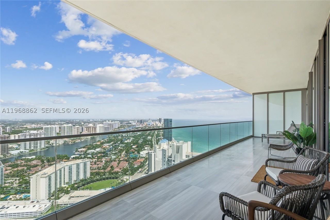 18975 Collins Ave #4502 - Photo 4 of 43