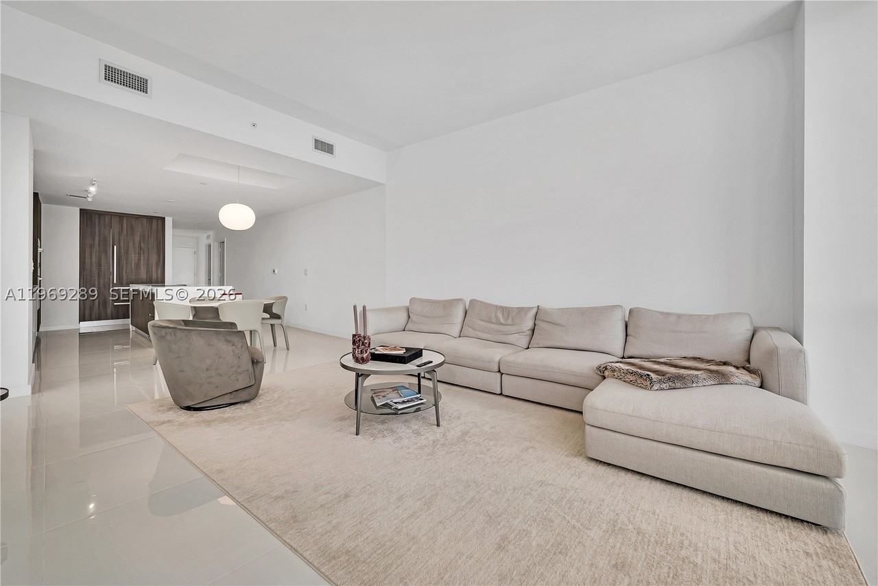 851 Ne 1st Ave #1701 - Photo 5 of 46