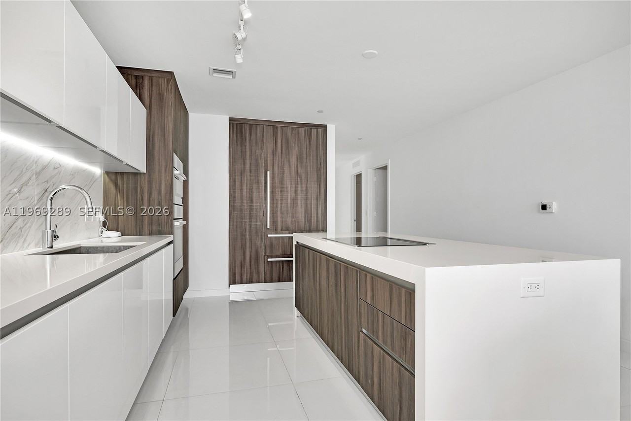 851 Ne 1st Ave #1701 - Photo 7 of 46