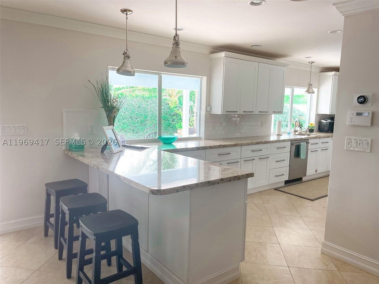 2932 Ne 36th St - Photo 5 of 34
