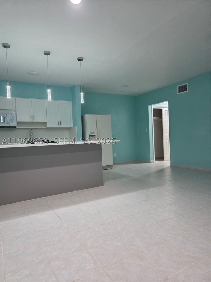 2101 Calais Dr #8 - Photo 6 of 12