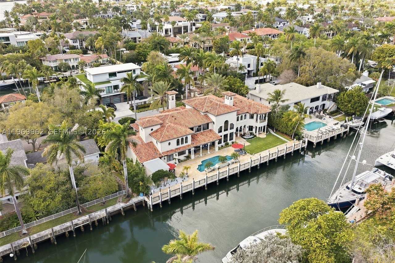 628 Coral Way - Photo 3 of 50