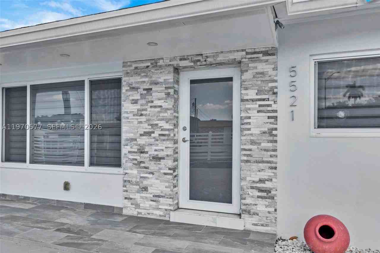 5521 Sw 104th Ave - Photo 4 of 28