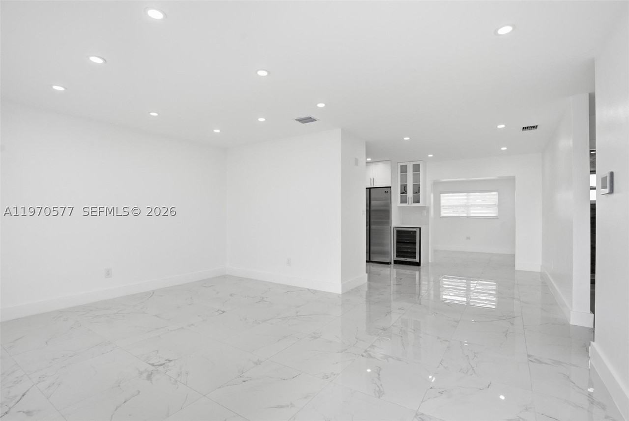 5521 Sw 104th Ave - Photo 5 of 28
