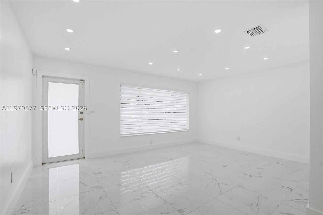 5521 Sw 104th Ave - Photo 7 of 28