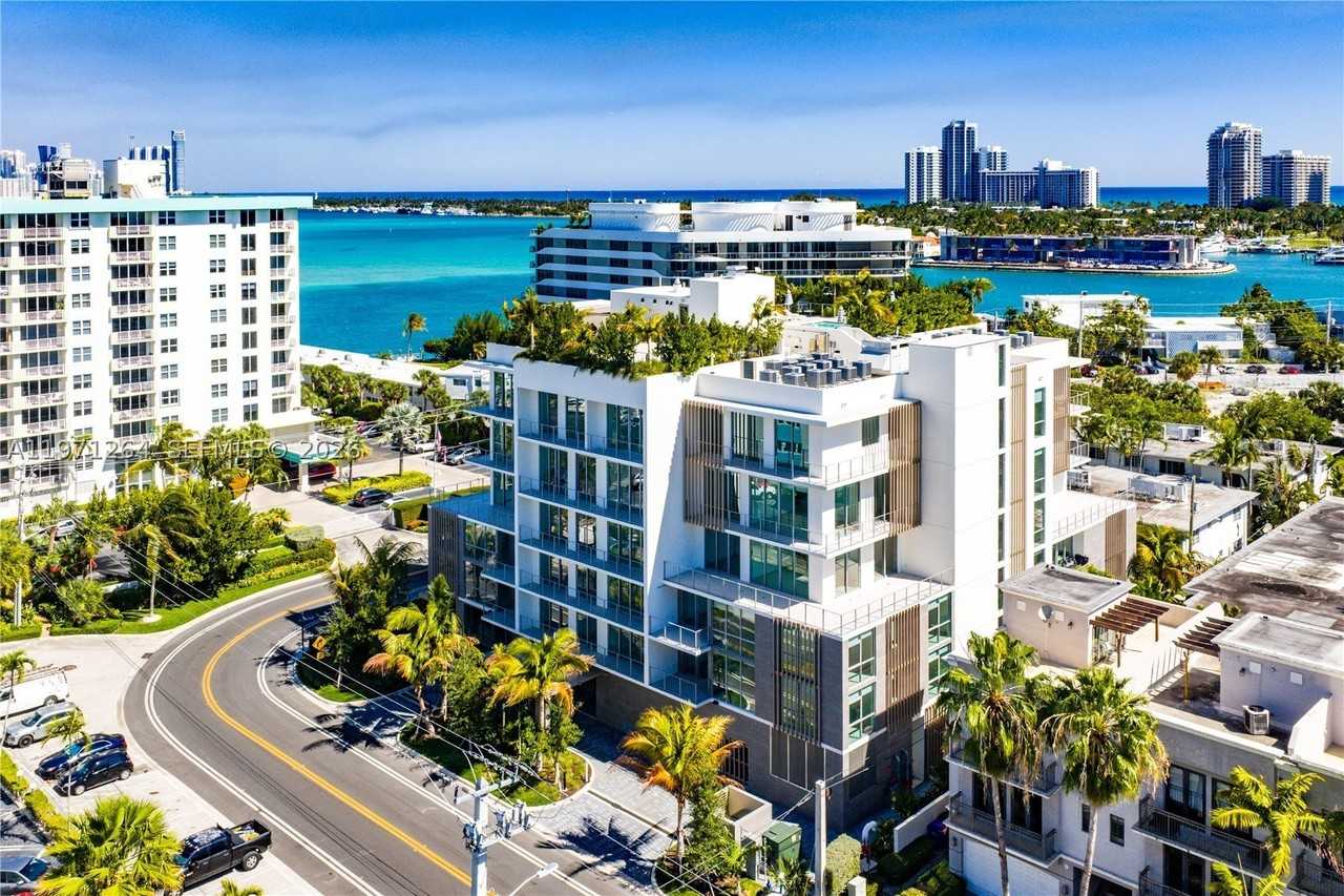 10281 W Bay Harbor Dr #505