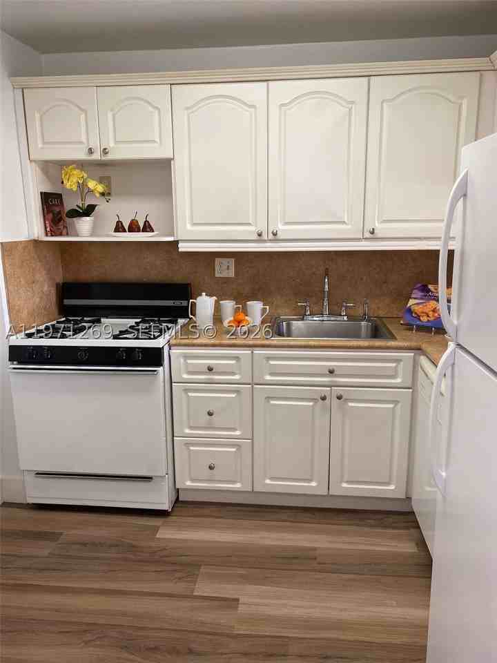 13120 Sw 92nd Ave #B414 - Photo 7 of 30