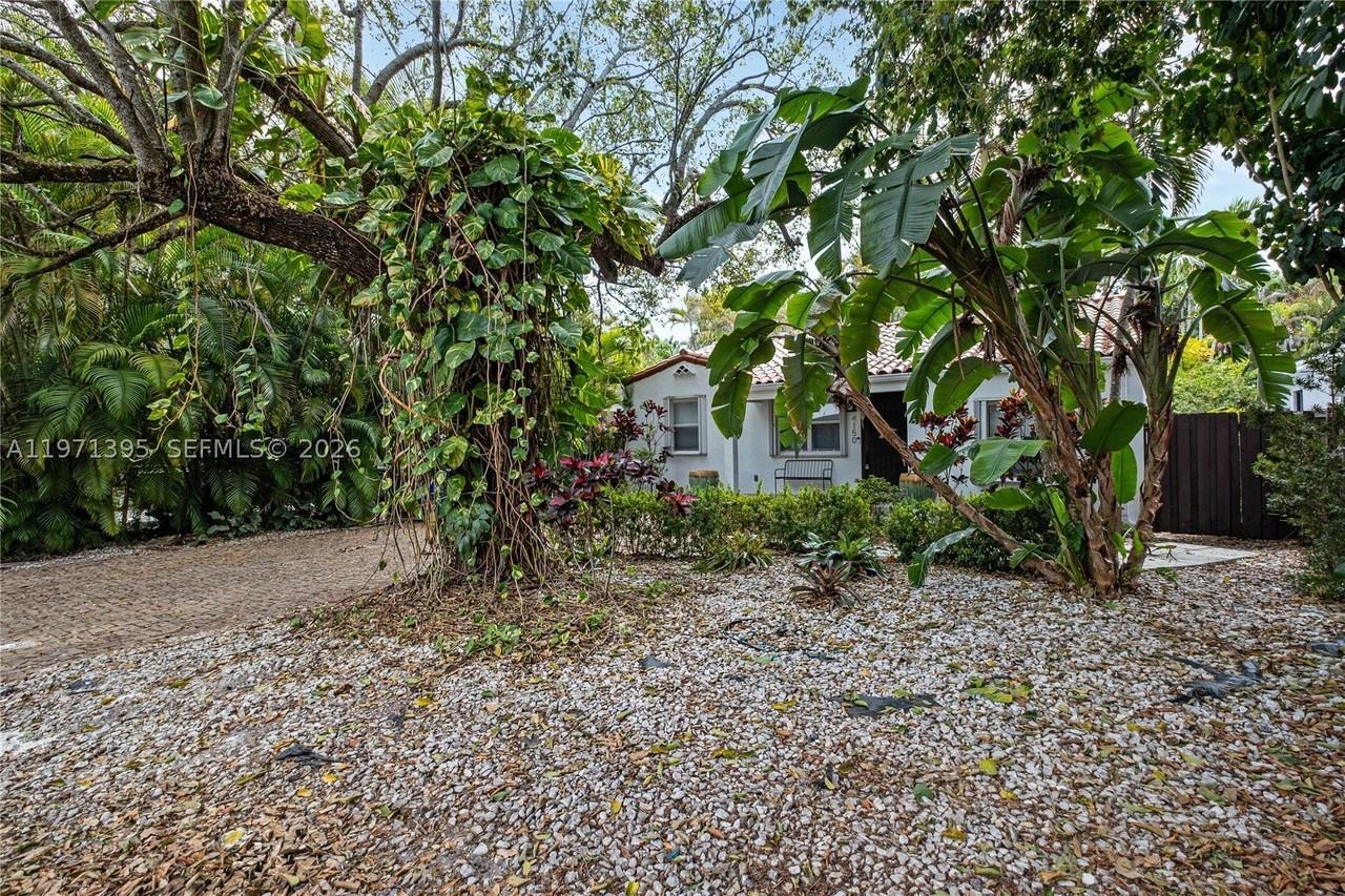 4150 Ventura Ave - Photo 3 of 37