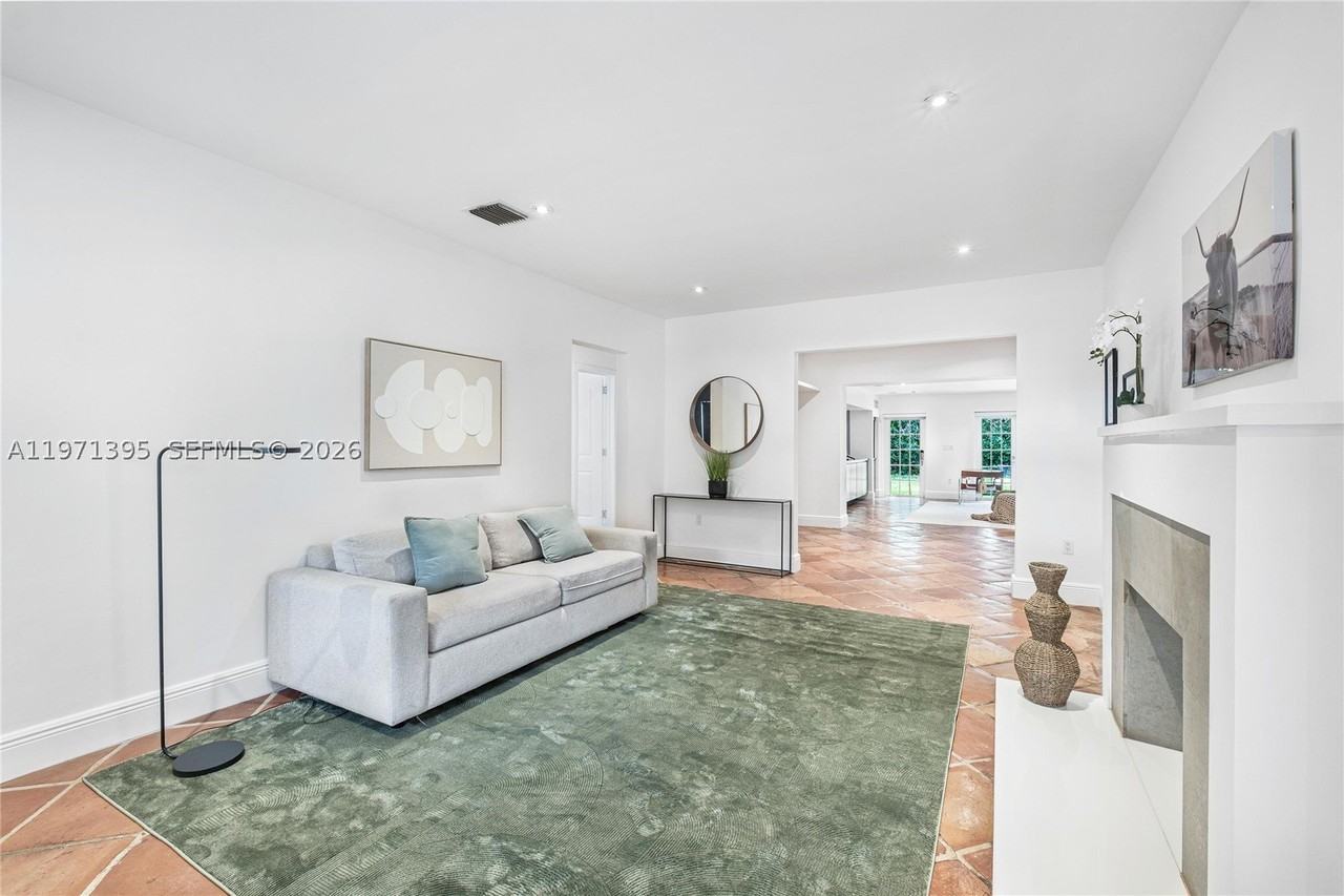 4150 Ventura Ave - Photo 5 of 37