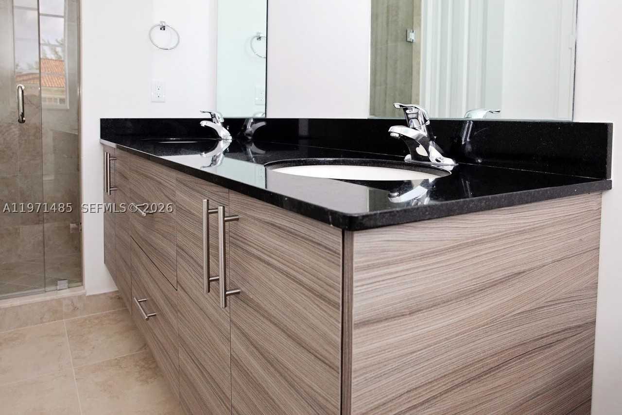 2844 Sw 81st Ter #2840 - Photo 7 of 10