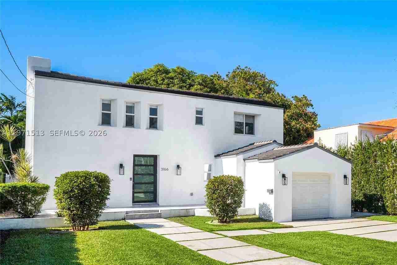 3166 Royal Palm Ave