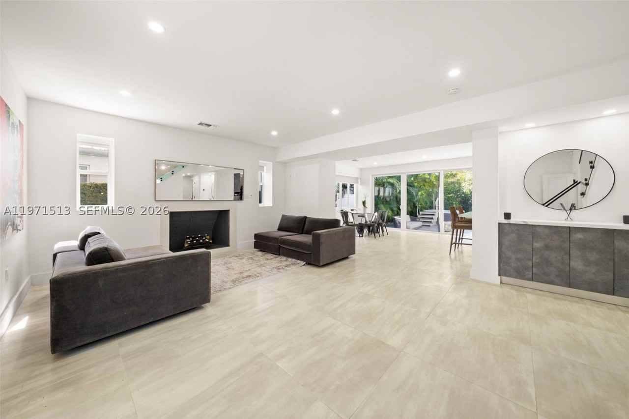 3166 Royal Palm Ave - Photo 7 of 30
