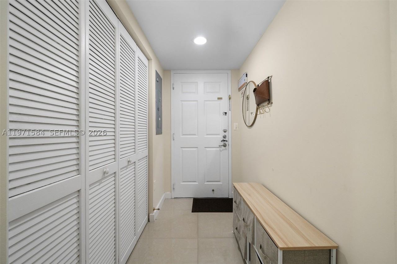 18413 Ne 27th Ct #18413 - Photo 5 of 46