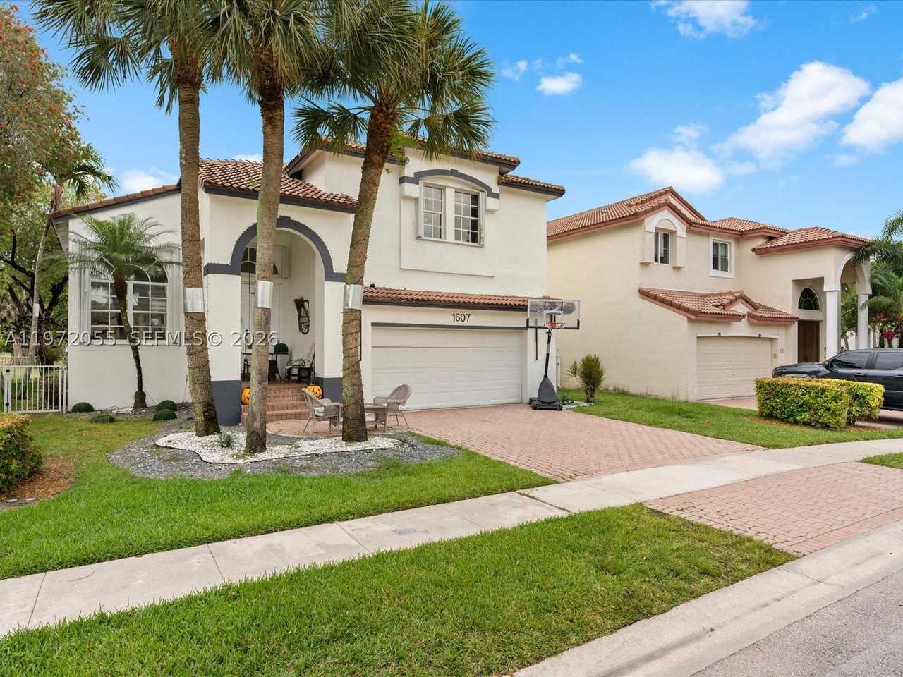 1607 Sw 157th Ave - Photo 3 of 44