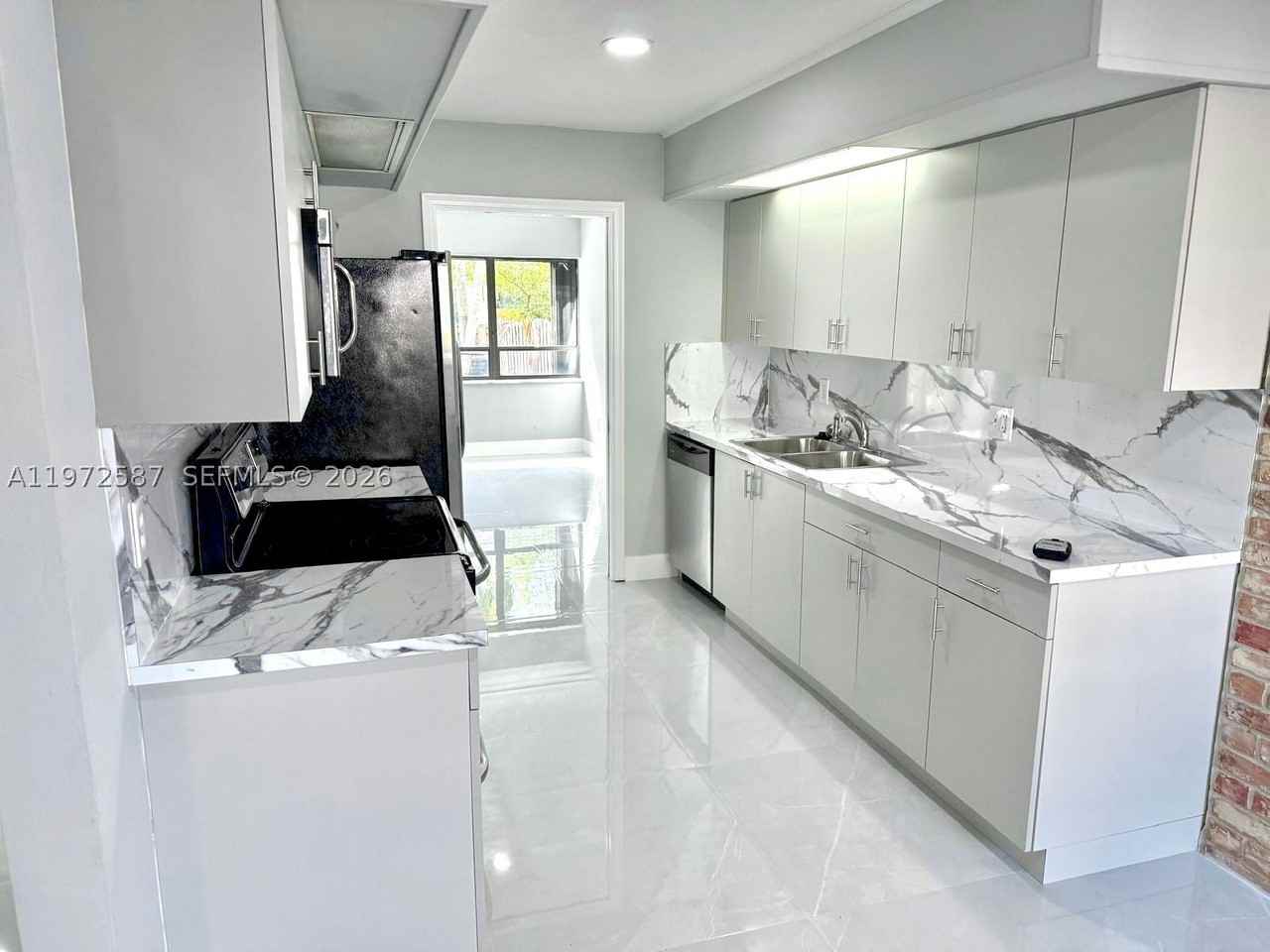 2700 N 34th Ave #I - Photo 4 of 22