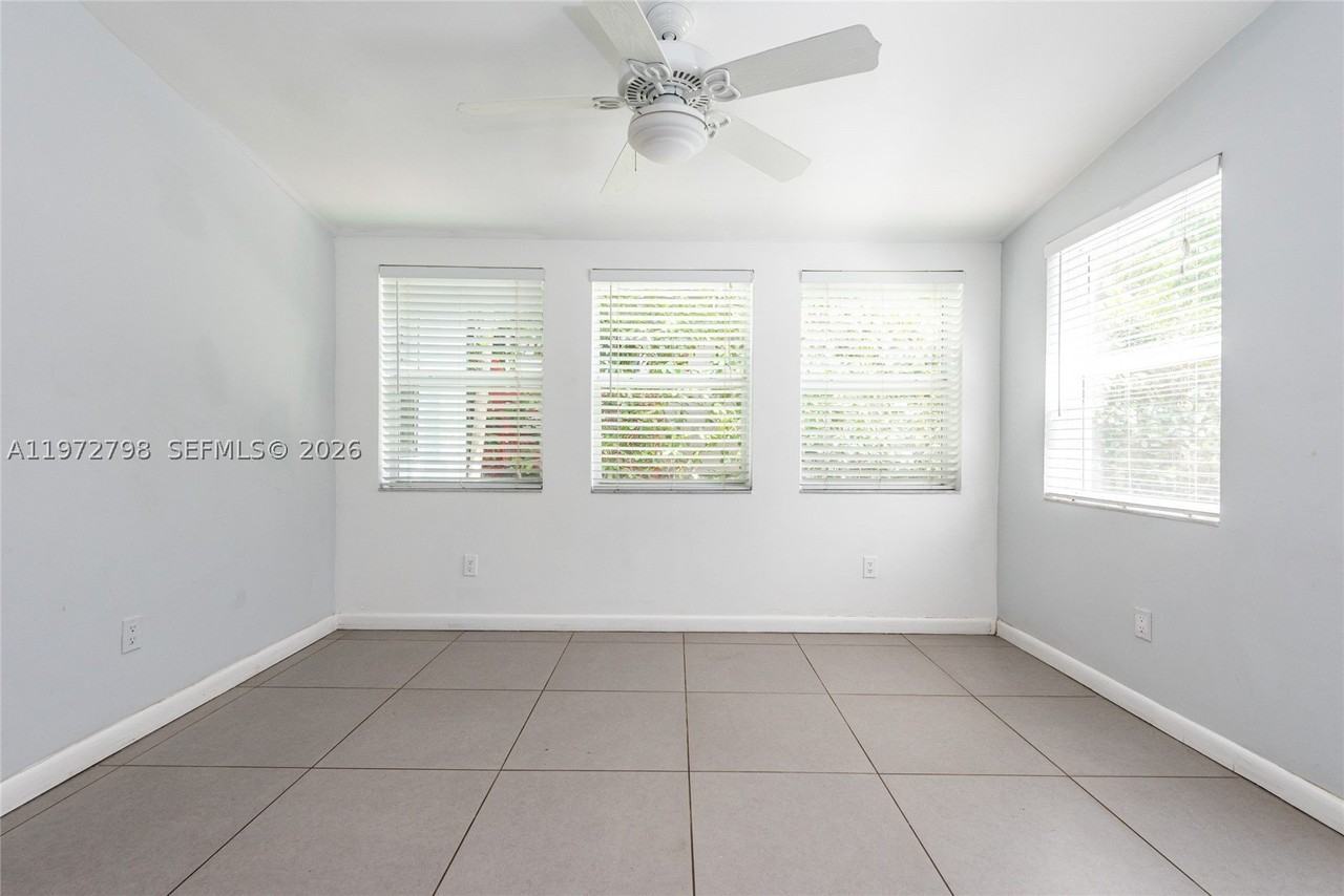 330 Ne 86th St - Photo 4 of 17