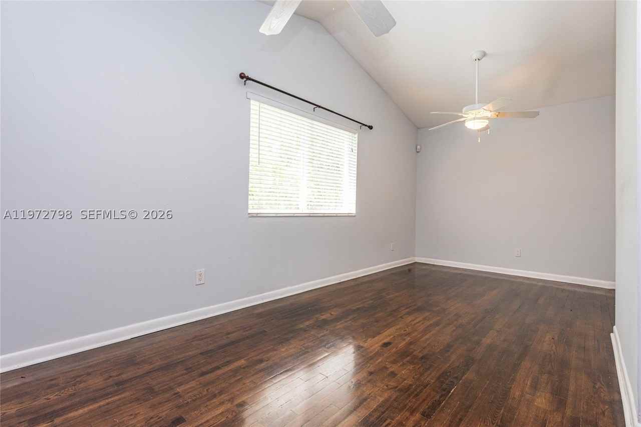 330 Ne 86th St - Photo 5 of 14