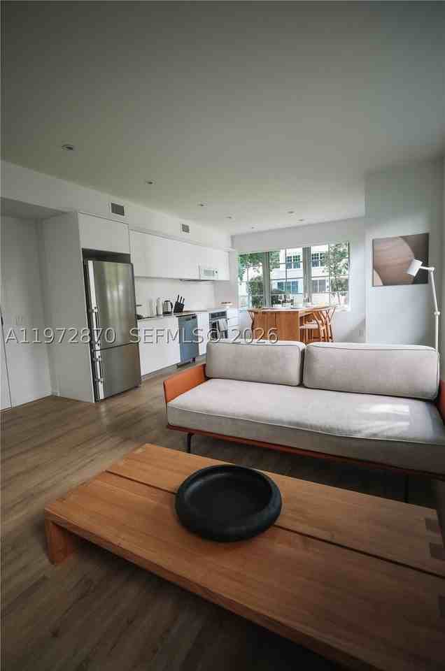 128 Ne 46th St #3 - Photo 6 of 17