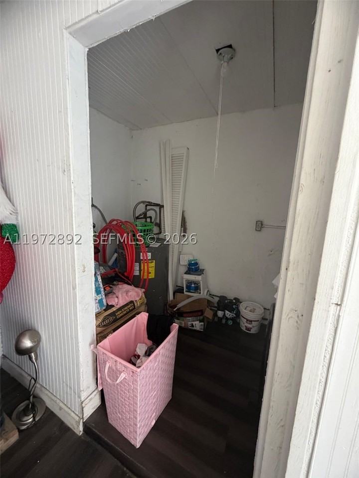 331 Nw 39th Ave #1 - Photo 2 of 9
