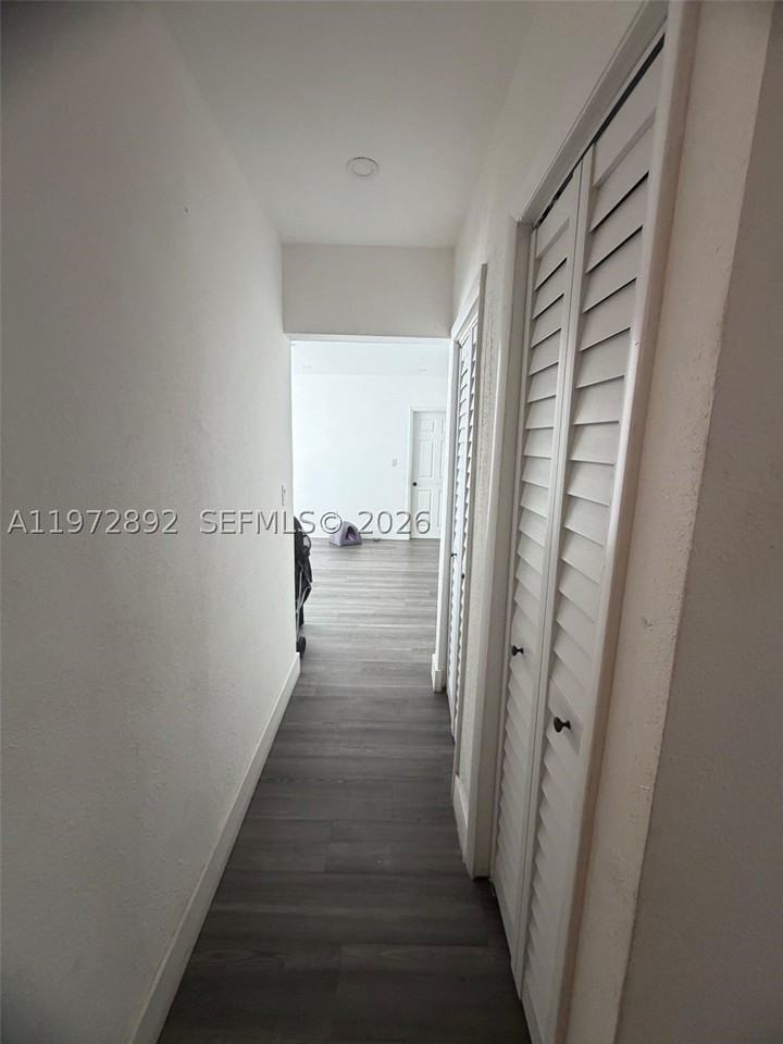 331 Nw 39th Ave #1 - Photo 6 of 9