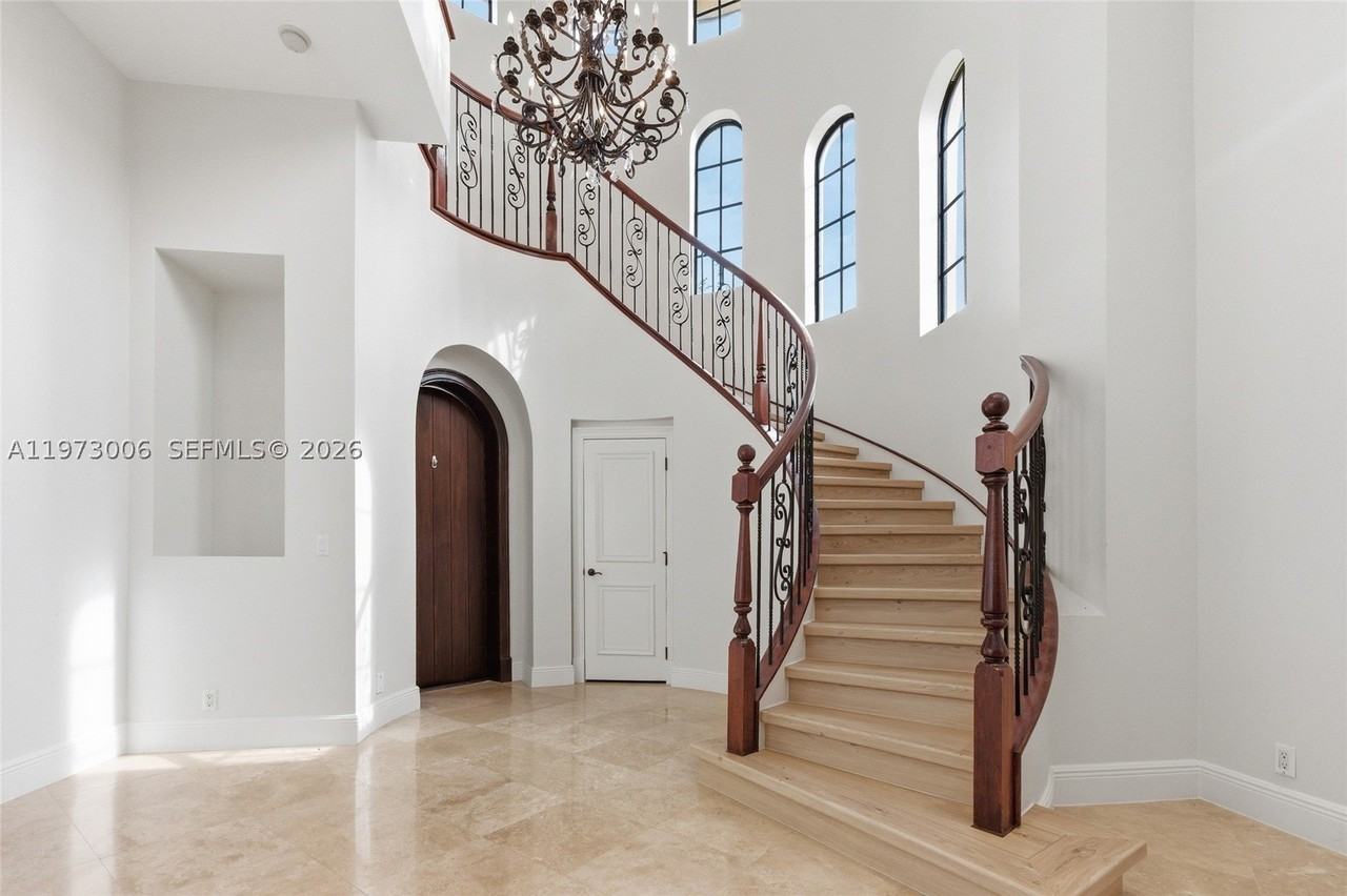 9564 Exbury Ct - Photo 4 of 50