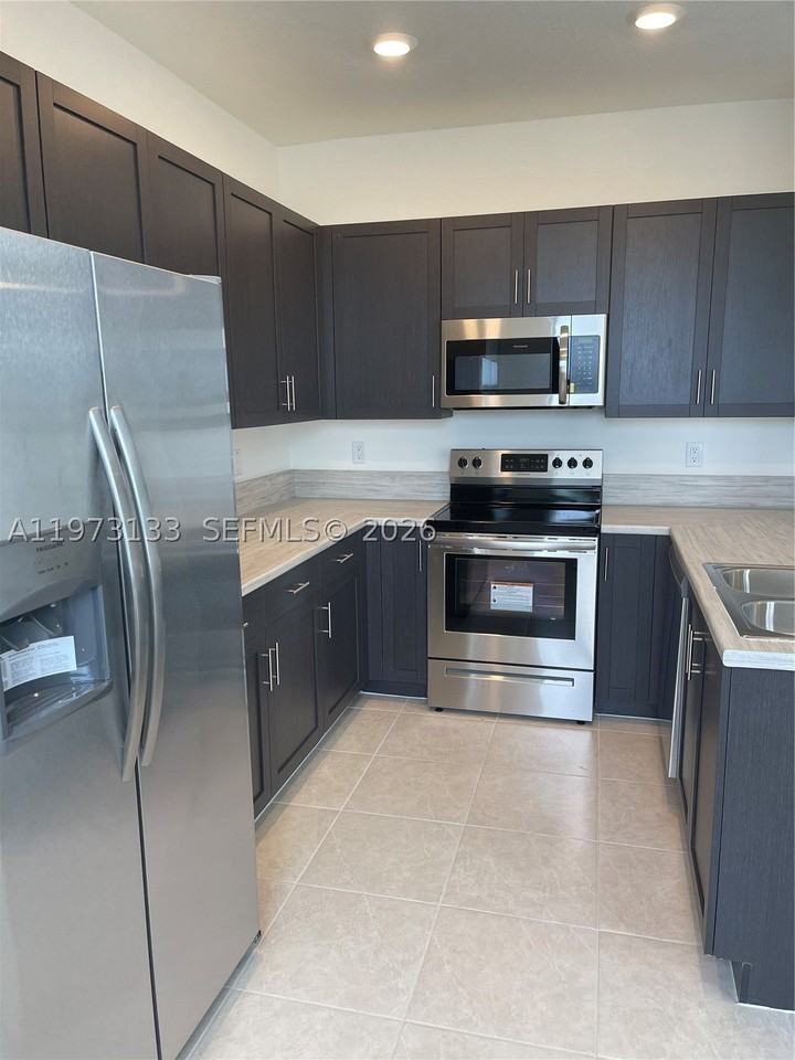 20564 Ne 5th Pl - Photo 2 of 38