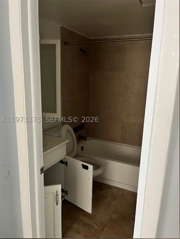 3211 Sw 44th St #117 - Photo 3 of 4